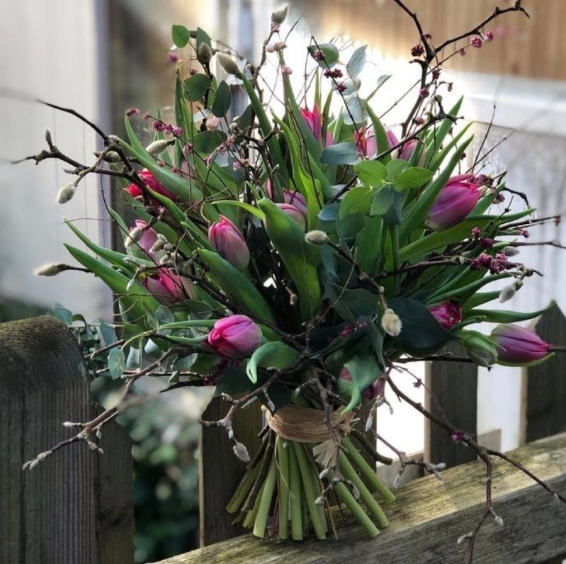Spring tulip hand tied workshop