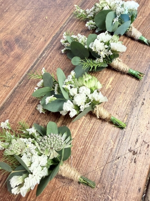 Natural Cluster Buttonholes
