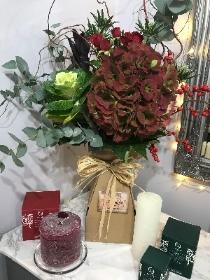 Festive gift bouquet