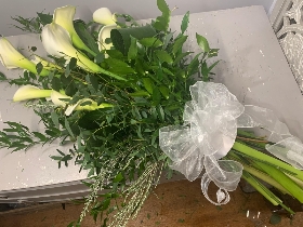 Classic Lily Handtied