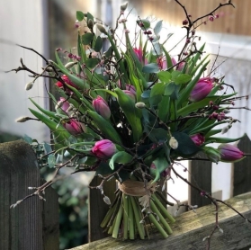 Spring tulip hand tied workshop